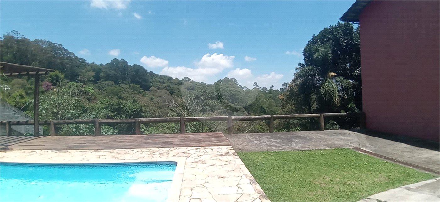 Casa à venda com 5 quartos, sendo 1 suíte, em Roseira, Mairiporã, SP