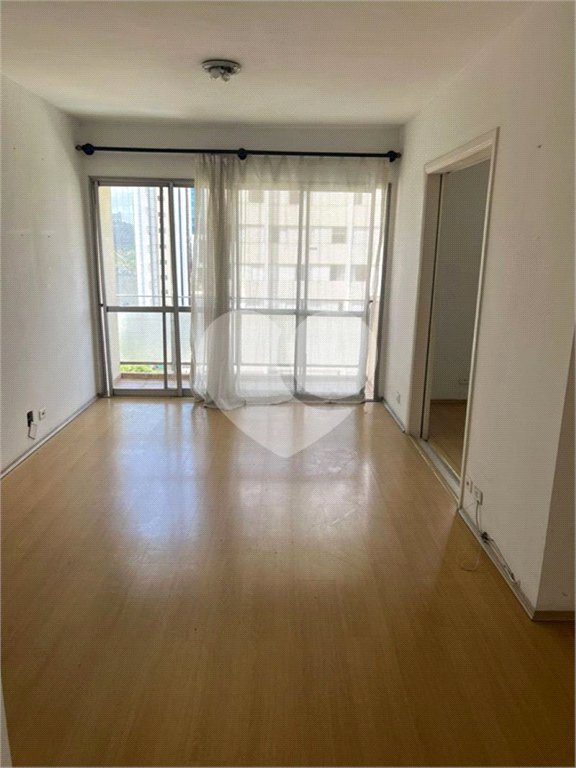 Apartamento à venda com 3 quartos, sendo 1 suíte,  em Campo Belo, São Paulo, SP