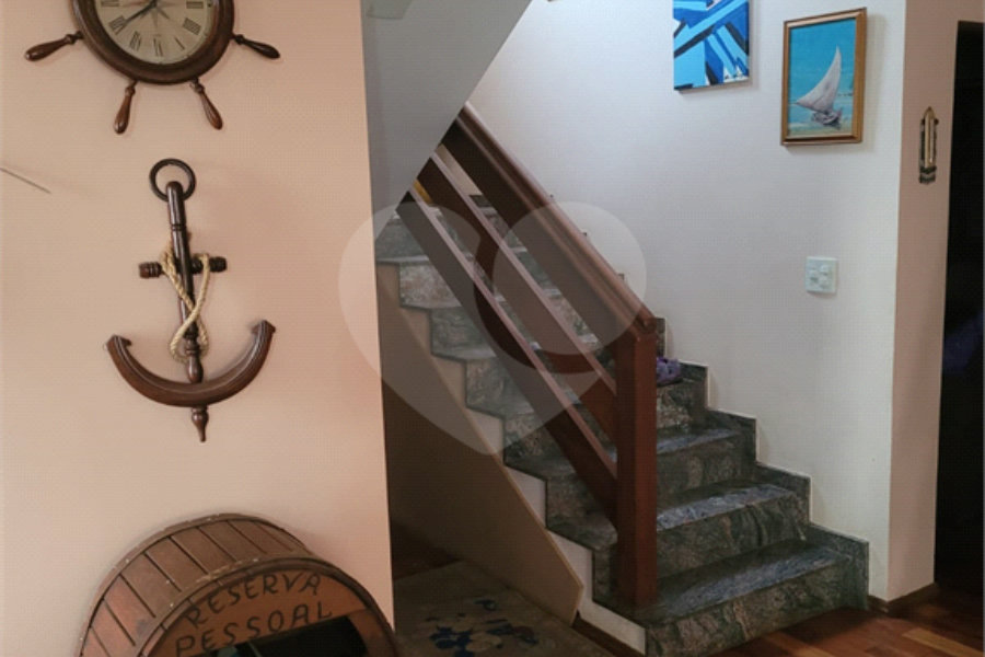 Casa à venda com 4 quartos, sendo 1 suíte, no condomínio Parque Suiça, Caieiras - SP