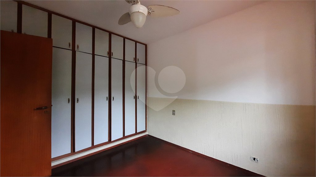 Sobrado à venda com 4 quartos, sendo 3 suítes,  em Interlagos, São Paulo, SP