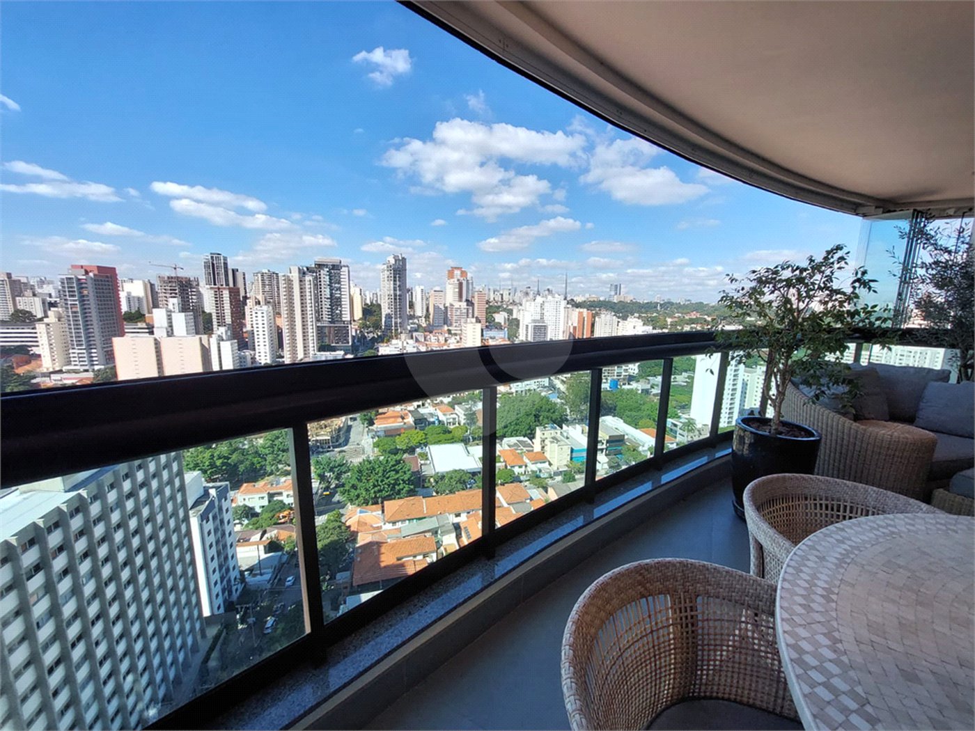 Apartamento à venda ou para alugar com 3 suítes em Perdizes, São Paulo, SP