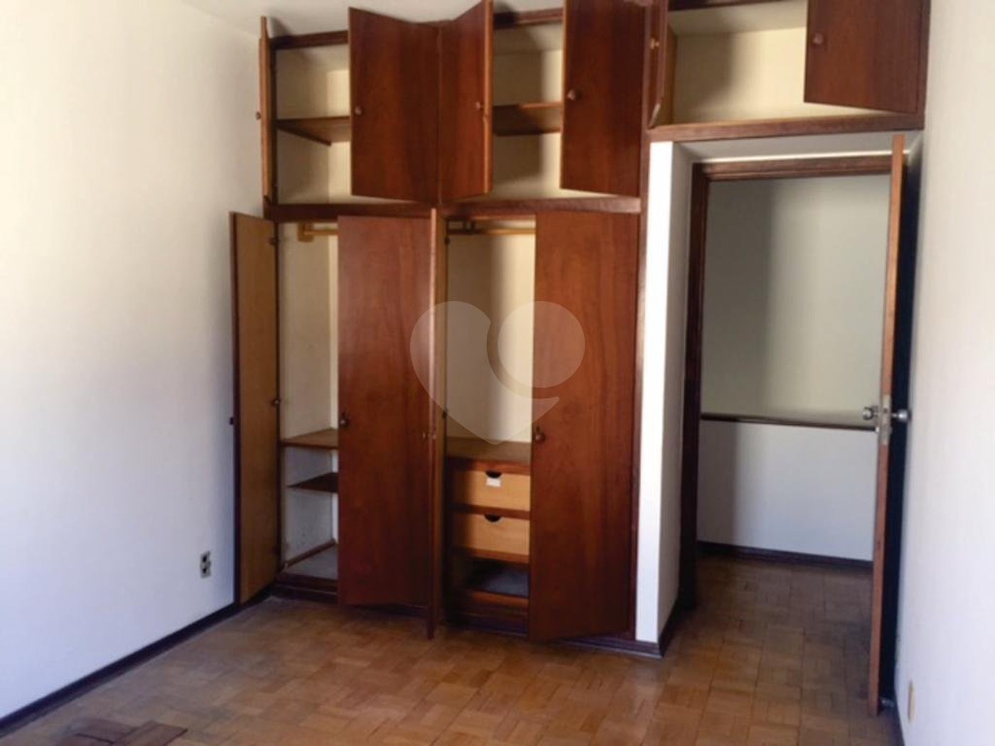 Sobrado à venda com 4 quartos, sendo 1 suíte, em Parque Edu Chaves, São Paulo, SP