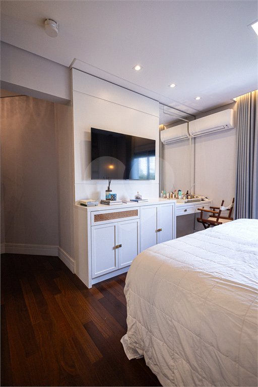 Apartamento à venda com 5 quartos, sendo 4 suítes,  em Parque Reboucas, São Paulo, SP