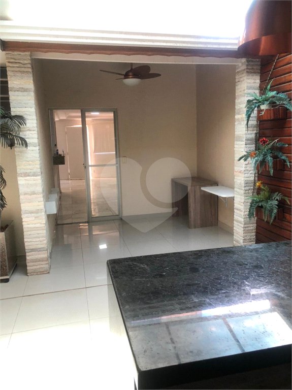 Casa à venda ou para alugar com 4 quartos, sendo 1 suíte, no condomínio Village Jardim Versailles, Jundiaí - SP