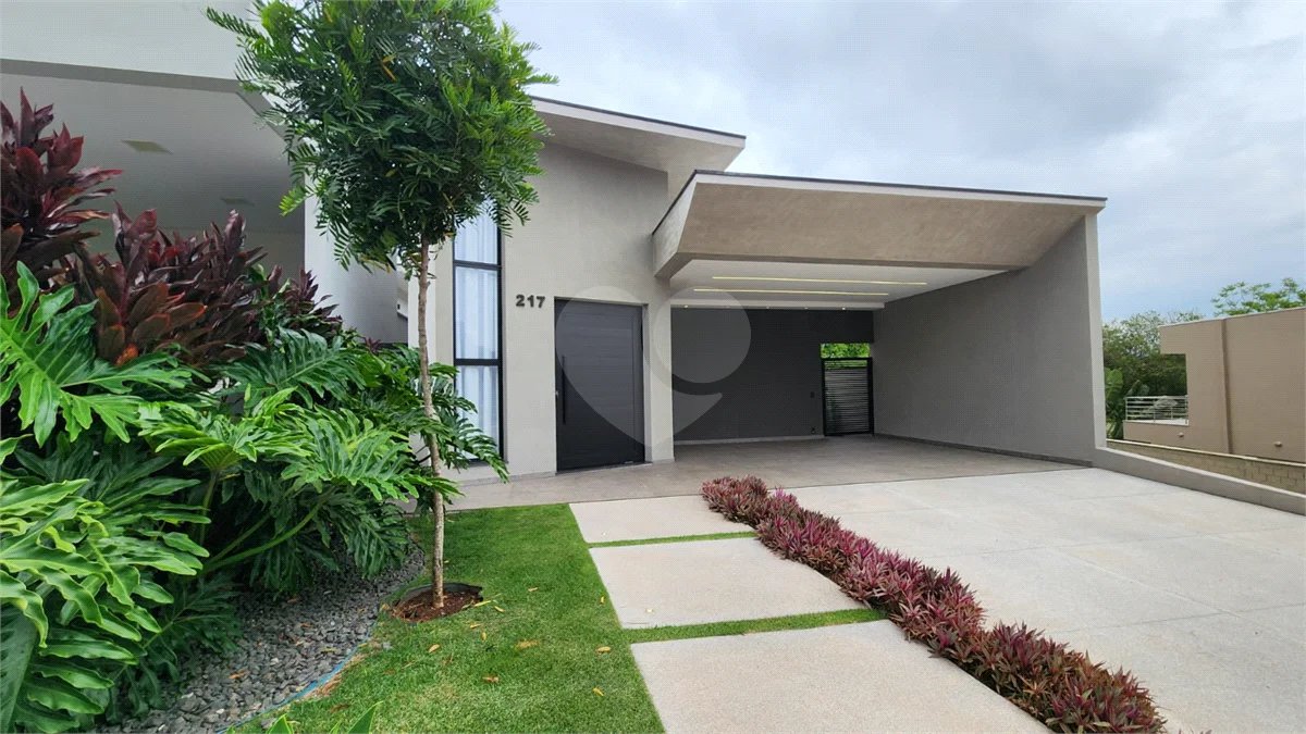 Casa à venda com 3 suítes no condomínio Via Castelli, Louveira - SP