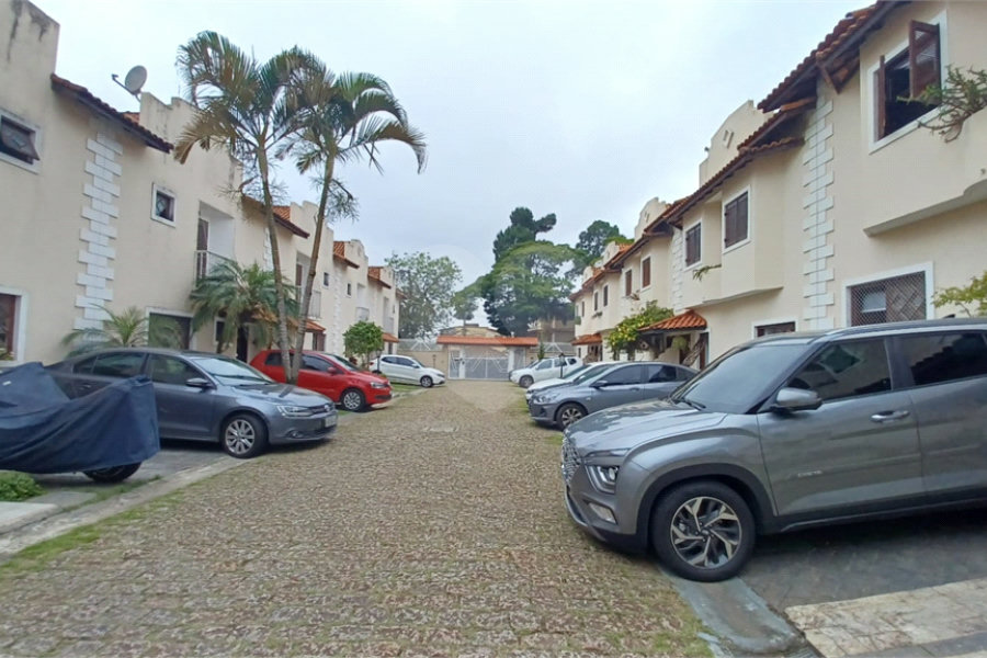 Casa à venda com 3 quartos, sendo 1 suíte, no condomínio Residencial Morada do Horto, São Paulo - SP
