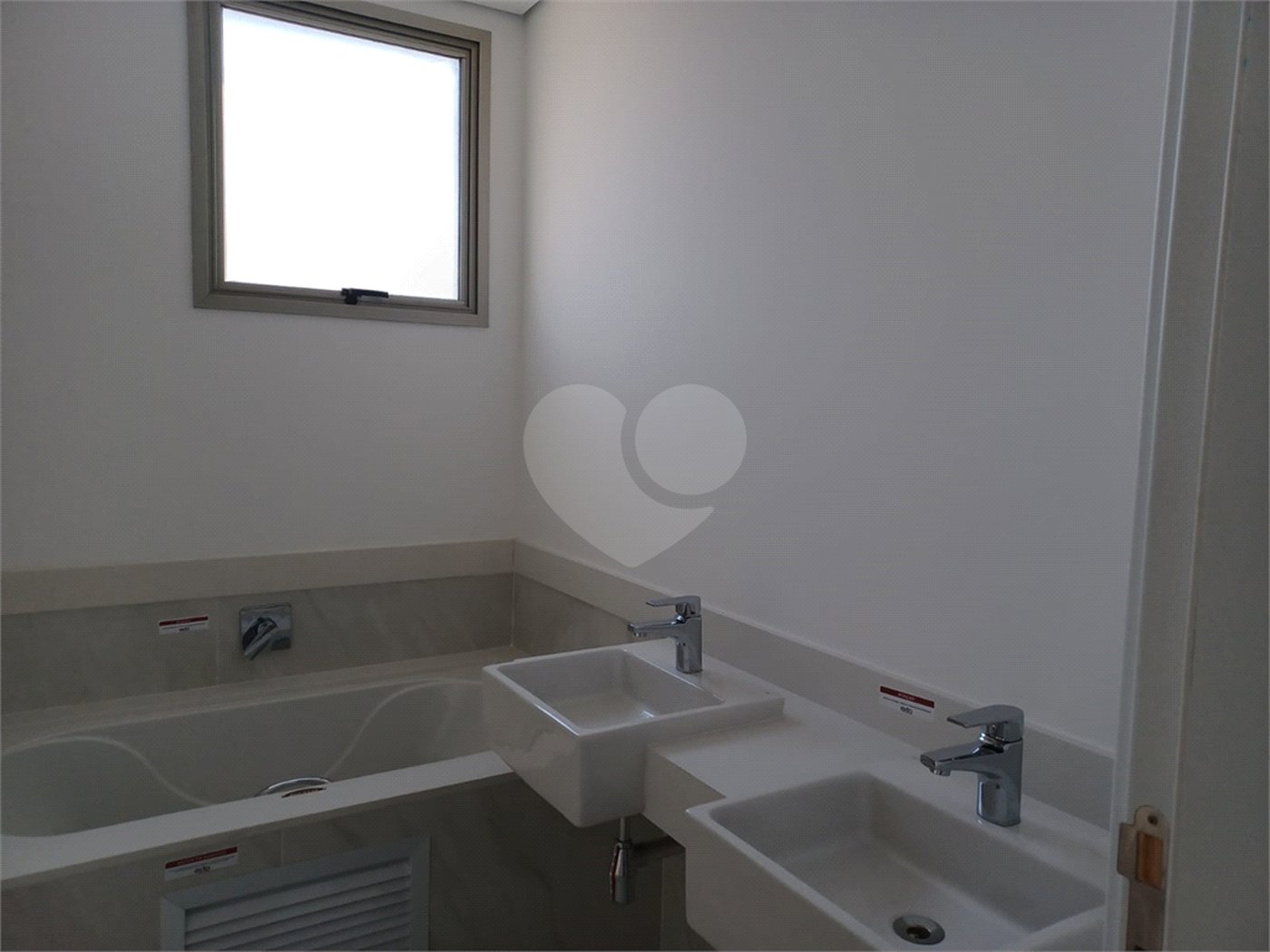 Apartamento à venda com 4 suítes em Real Parque, São Paulo, SP