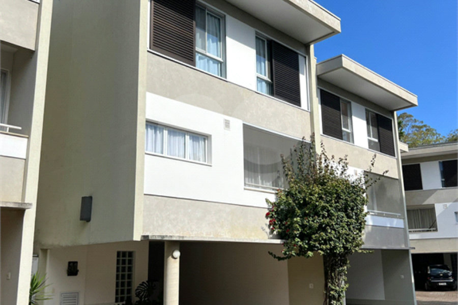 Casa à venda com 4 quartos, sendo 3 suítes,  no condomínio Domus, São Paulo - SP