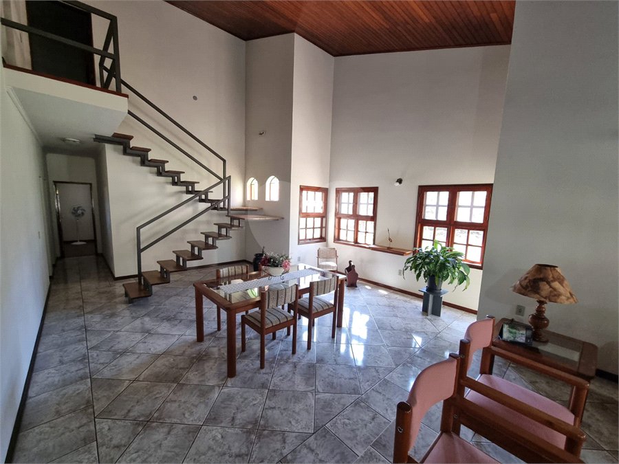 Casa à venda com 4 quartos, sendo 2 suítes, em Bosque, Vinhedo, SP