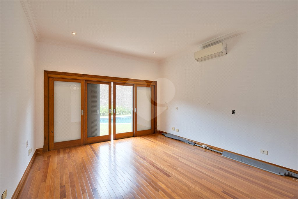 Casa Térrea à venda com 5 quartos, sendo 3 suítes, em Alto da Boa Vista, São Paulo, SP