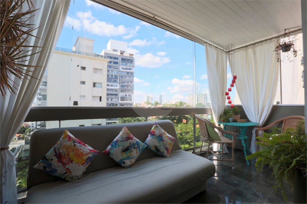 Apartamento à venda com 4 quartos, sendo 3 suítes, em Campo Belo, São Paulo, SP