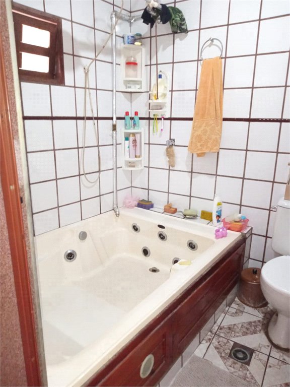 Sobrado à venda com 3 quartos, sendo 1 suíte,  em Vila Caputera, Mogi das Cruzes, SP