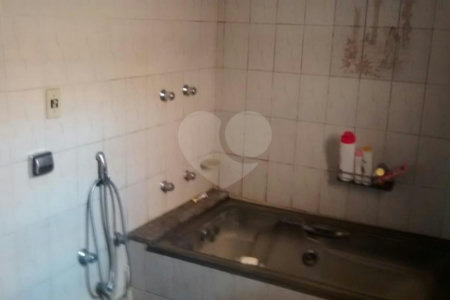Casa à venda com 4 quartos, sendo 1 suíte, em Parque Vitória, São Paulo, SP