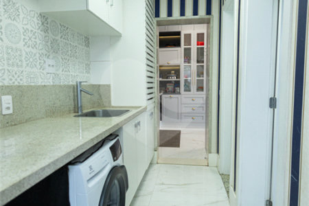 Apartamento à venda com 5 quartos, sendo 4 suítes,  em Parque Reboucas, São Paulo, SP