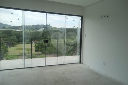 Casa à venda com 3 suítes no condomínio Serra da Estrela, Atibaia - SP