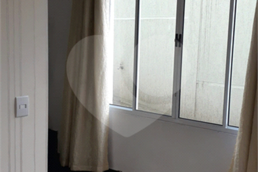 Casa à venda ou para alugar com 3 quartos, sendo 2 suítes,  no condomínio Residencial Erika, São Paulo - SP