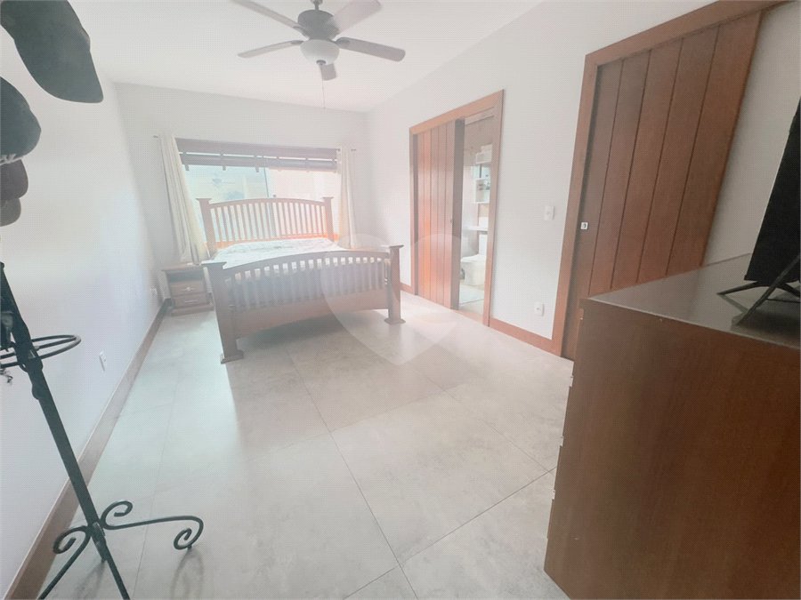 Casa em condomínio à venda com 4 quartos, sendo 2 suítes,  em Caravelas, Armação dos Búzios, RJ