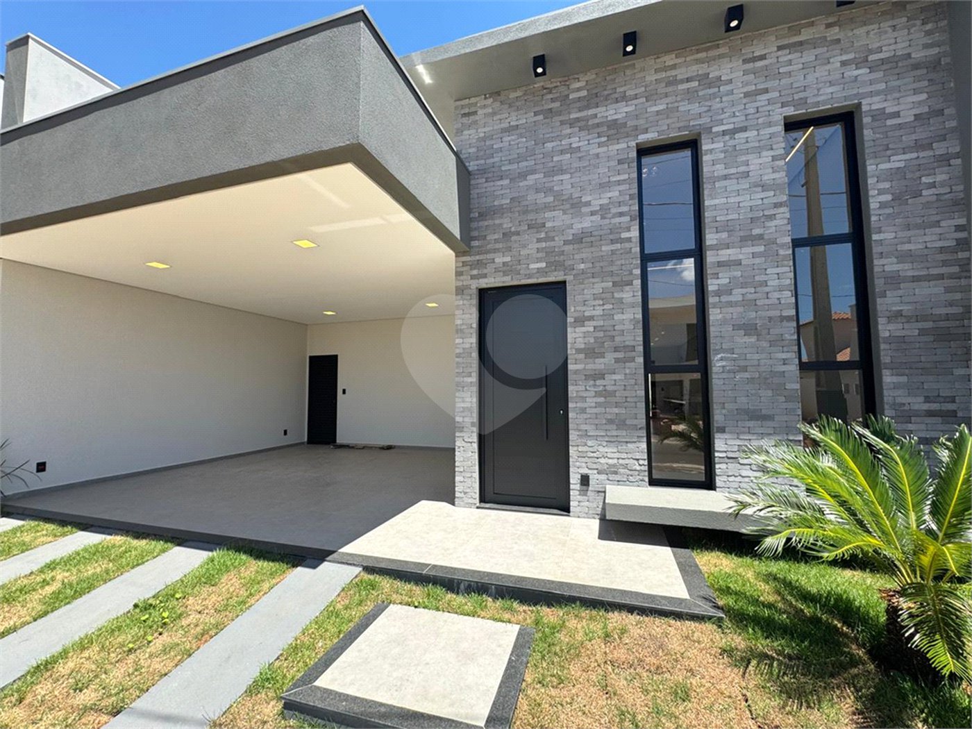 Linda casa a venda no condomínio Villeneuve
