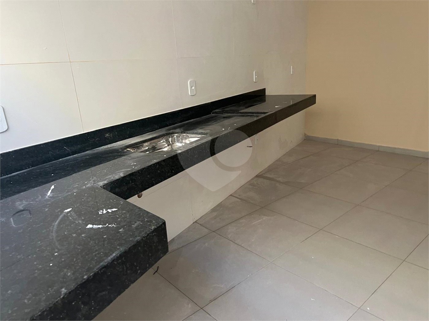 Casa à venda com 3 quartos, sendo 2 suítes, em Taperapuan, Porto Seguro, BA