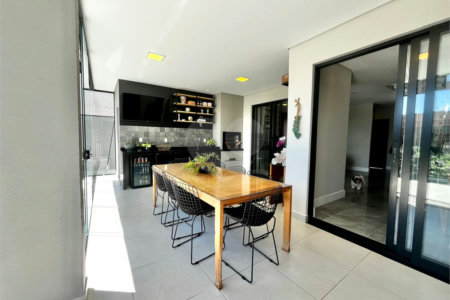 Casa à venda com 3 suítes em Vila Popular, Itapetininga, SP