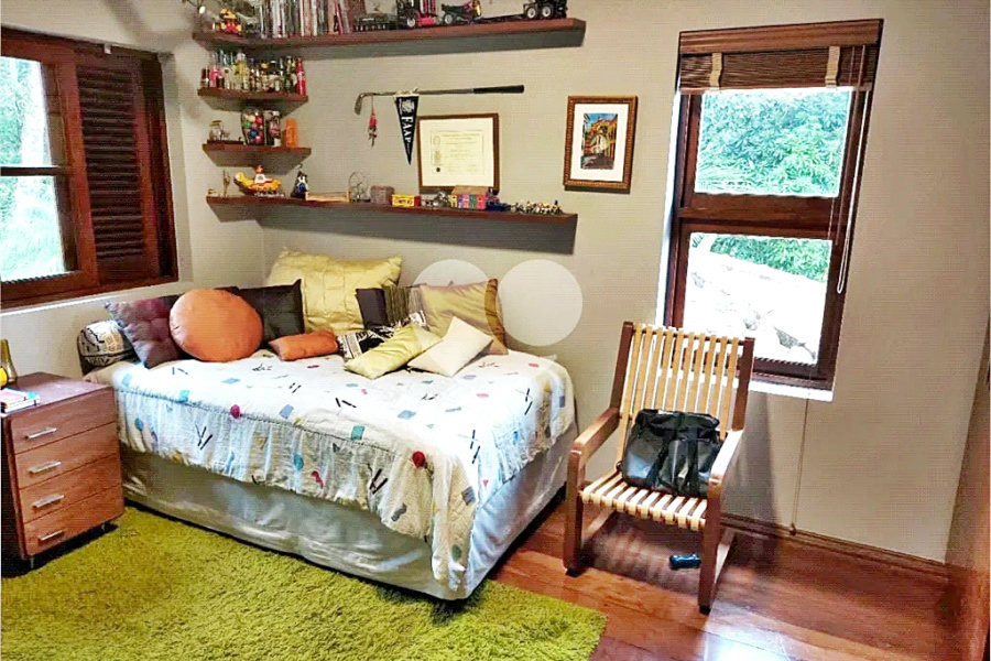 Casa à venda com 4 quartos, sendo 2 suítes, no condomínio Parque Imperial da Cantareira, Mairiporã - SP