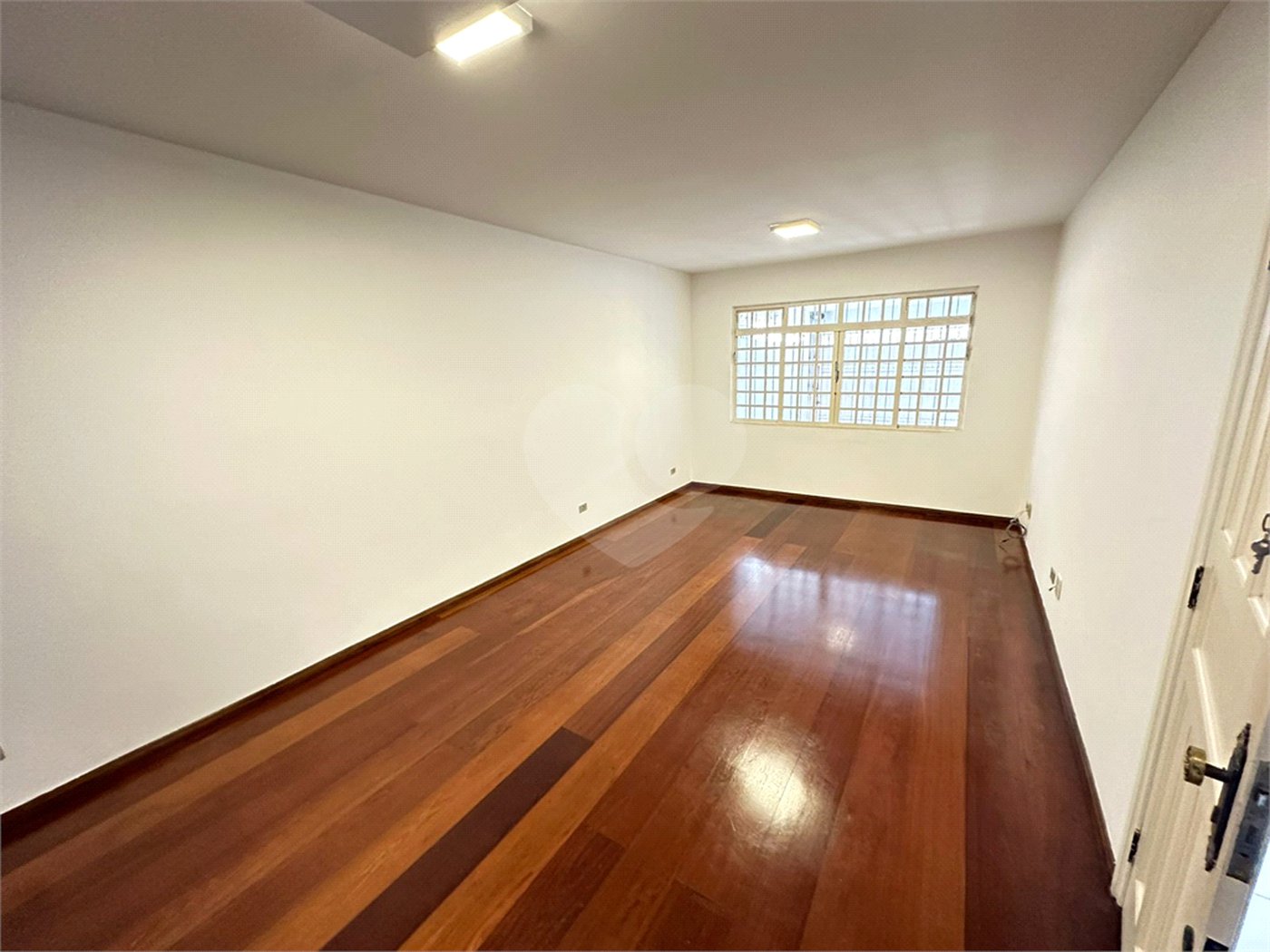 Casa à venda com 3 quartos, sendo 1 suíte, em Jardim Trussardi, São Paulo, SP
