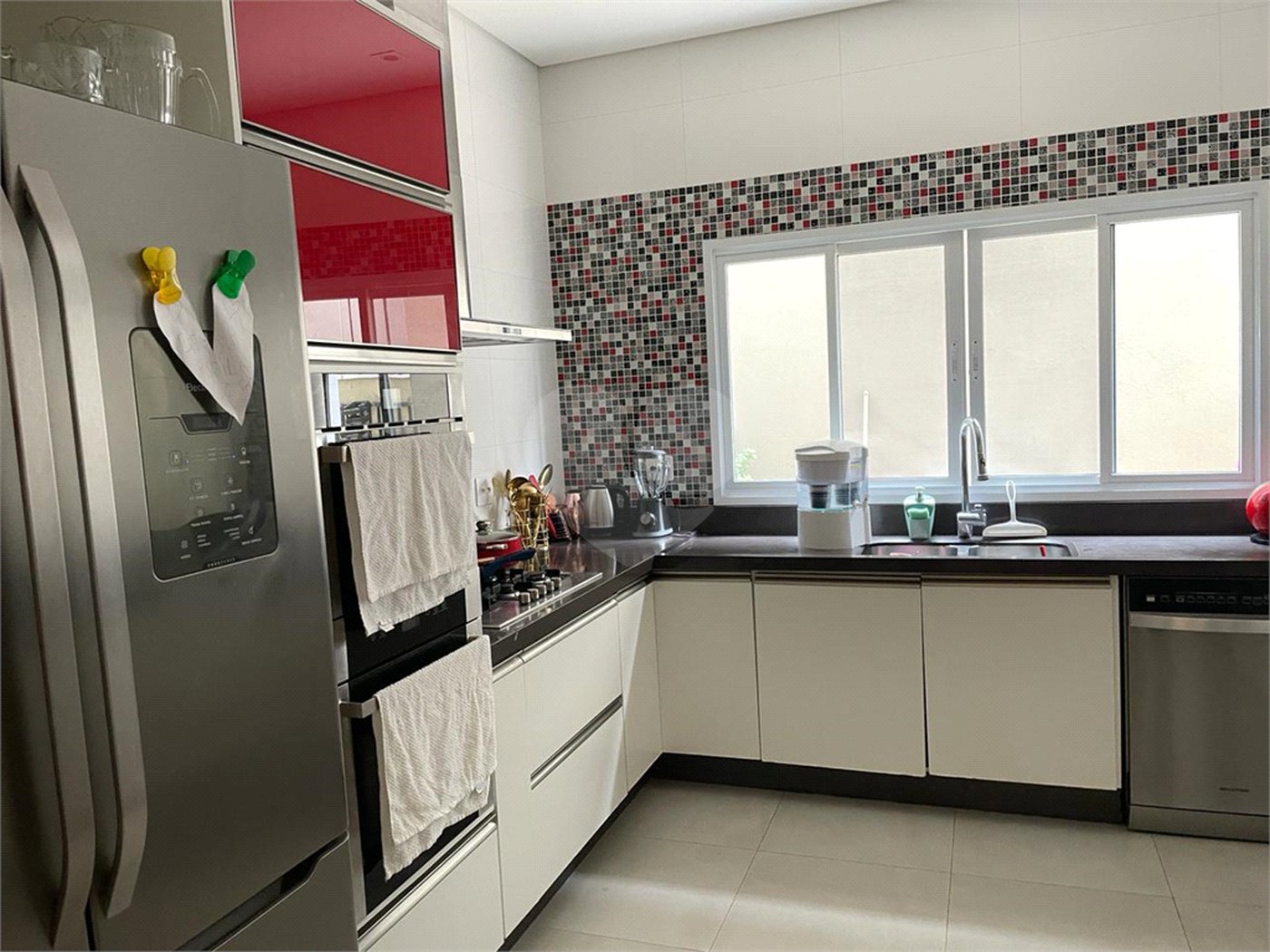 Casa à venda com 4 suítes no condomínio Basel, Campinas - SP