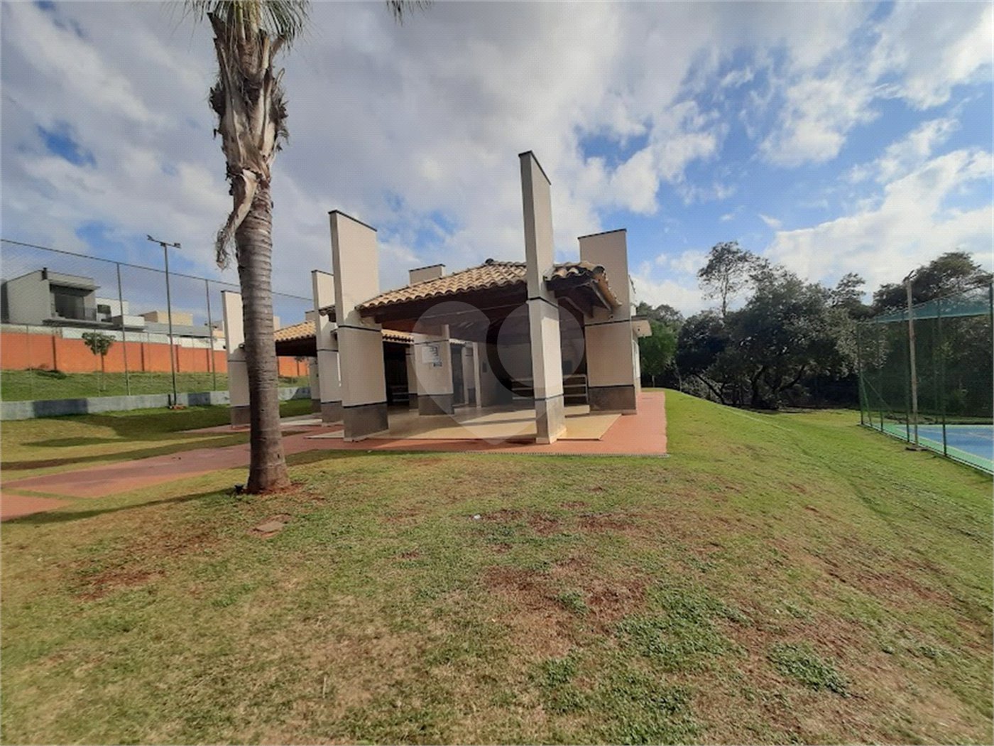 Casa à venda com 3 quartos, sendo 1 suíte, no condomínio Golden Park Residence II, Sorocaba - SP