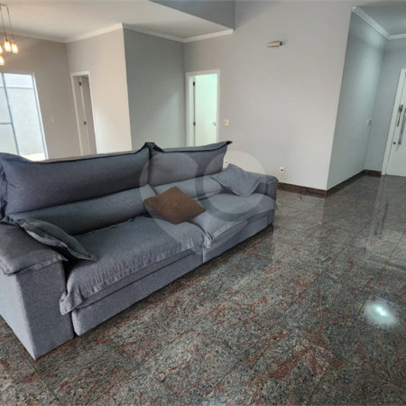 Casa à venda com 4 quartos, sendo 2 suítes, no condomínio Marambaia, Vinhedo - SP