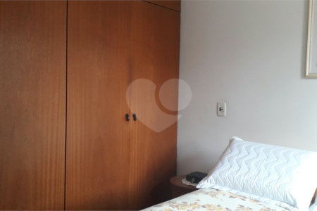Sobrado à venda com 5 quartos, sendo 1 suíte, em Jardim Caravelas, São Paulo, SP
