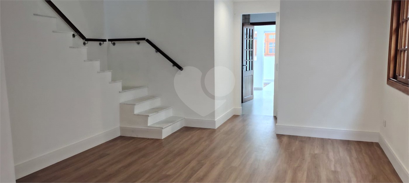 Casa de Vila à venda com 3 quartos, sendo 2 suítes, em Santo Amaro, São Paulo, SP