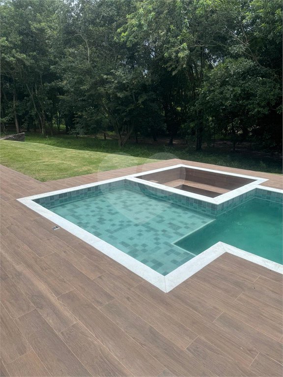 Casa à venda com 4 suítes no condomínio Figueira Garden, Atibaia - SP