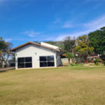 Linda Casa 3 dormitórios com piscina - R$ 950.000,00
