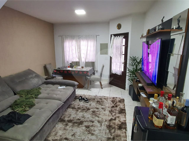 Casa à venda com 3 quartos, sendo 1 suíte,  no condomínio Primavera, São Paulo - SP
