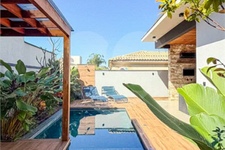 Indaiatuba - HOME DESIGN - Casa Térrea - Condomínio Paradiso - 420 m² de terreno - 307,19 m² de área construída - 3 suítes completas, sendo 1 master com closet planejado e banheira de imersão - Sala de TV reversível para 4ª suíte - Sala de estar ampla e varanda gourmet integrada - Cozinha com móve