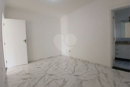 Casa à venda com 4 quartos, sendo 2 suítes, no condomínio Flamboyant, Atibaia - SP