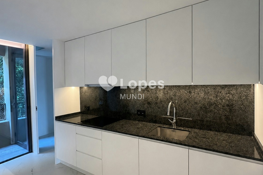 Apartamento T4 à venda em Lordelo do Ouro, Porto, Portugal – 240 m²