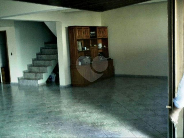 Sobrado à venda com 4 quartos, sendo 3 suítes, em Horto, São Paulo, SP