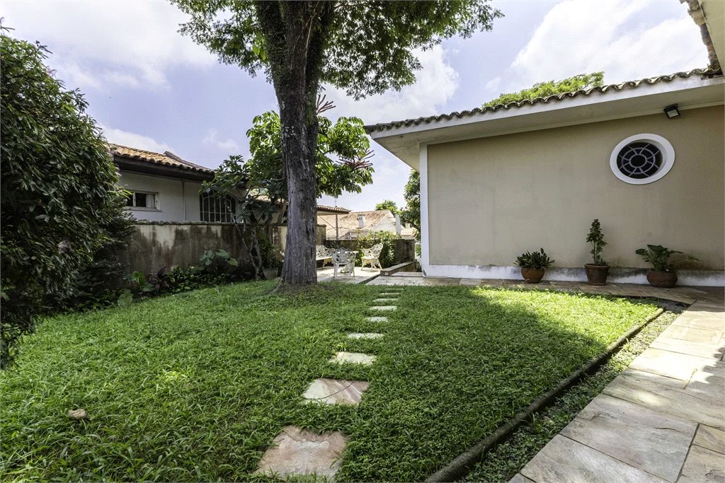 Casa à venda com 4 quartos, sendo 2 suítes, em Jardim Leonor, São Paulo, SP