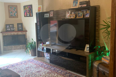 Casa à venda com 4 quartos, sendo 1 suíte, em Loteamento Shangrilá, Valinhos, SP