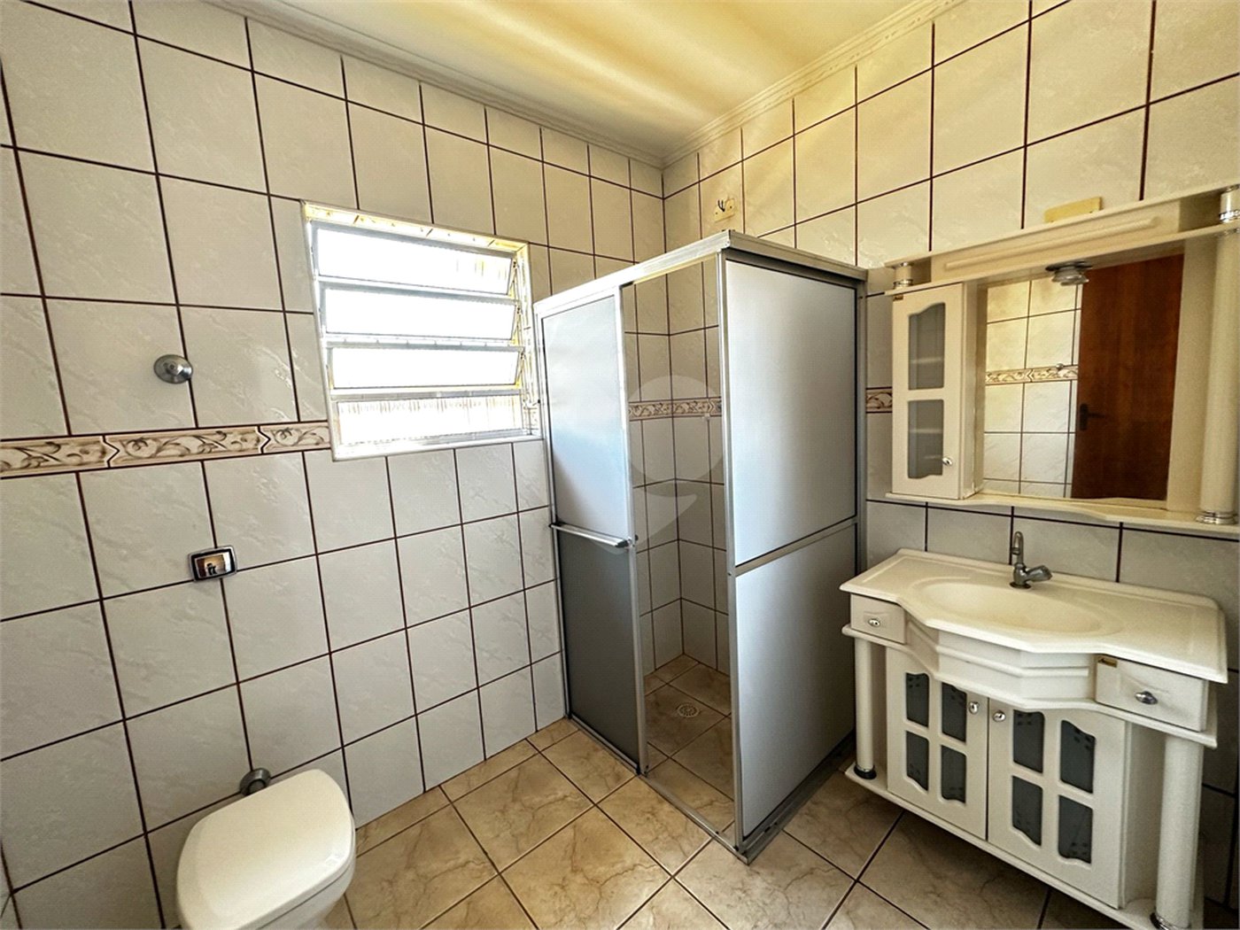 Sobrado à venda com 4 quartos, sendo 1 suíte, em Vila Amorim, Suzano, SP