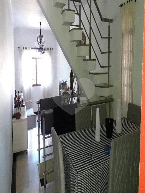 Sobrado à venda com 4 quartos, sendo 3 suítes, em Vila Irmãos Arnoni, São Paulo, SP