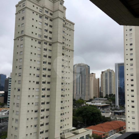 Apartamento à venda com 3 quartos, sendo 1 suíte,  em Santo Amaro, São Paulo, SP
