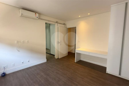 Casa à venda com 6 quartos, sendo 3 suítes, no condomínio Jardim Vila Paradiso, Indaiatuba - SP