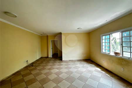 Sobrado à venda com 4 quartos, sendo 3 suítes,  em Vila Áurea, Poá, SP