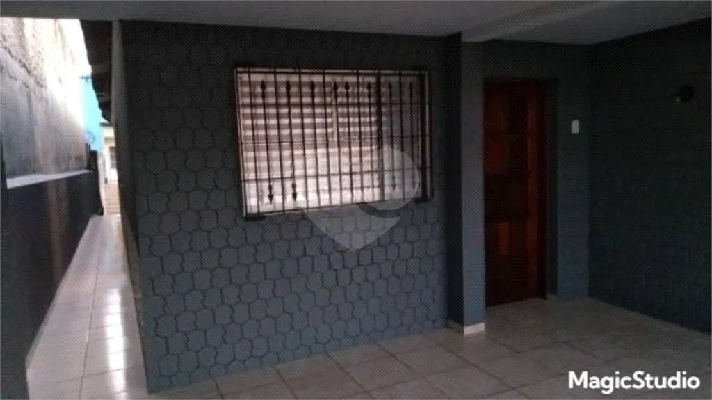 4 casas independentes em terreno de 245m² , à venda no Jardim Soares em Guainazes.