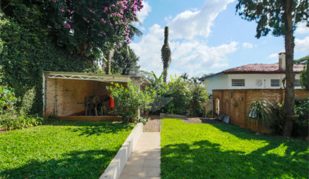 Casa à venda com 4 quartos, sendo 1 suíte,  em Interlagos, São Paulo, SP