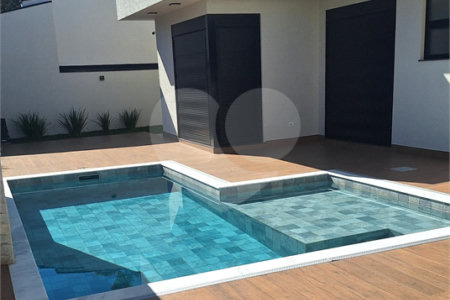 Casa a venda com 04 suítes área gourmet e 6 vagas para autos em condominio fechado Atibaia