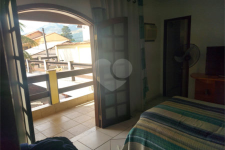 Casa à venda com 4 quartos, sendo 1 suíte, no condomínio River Plate, Rio de Janeiro - RJ