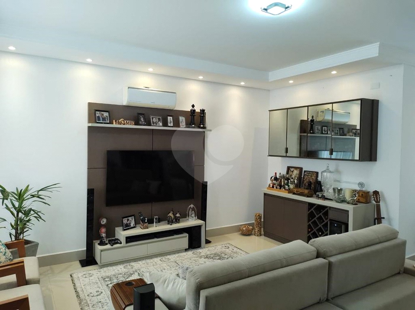 Casa à venda com 4 quartos, sendo 2 suítes, no condomínio Primavera, Salto - SP